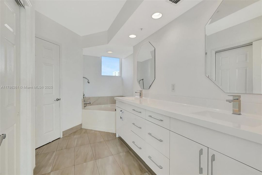 Recently Rented: $3,900 (2 beds, 2 baths, 1660 Square Feet)