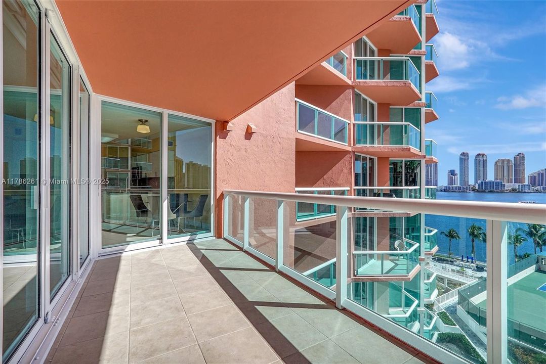 Recently Rented: $3,900 (2 beds, 2 baths, 1660 Square Feet)