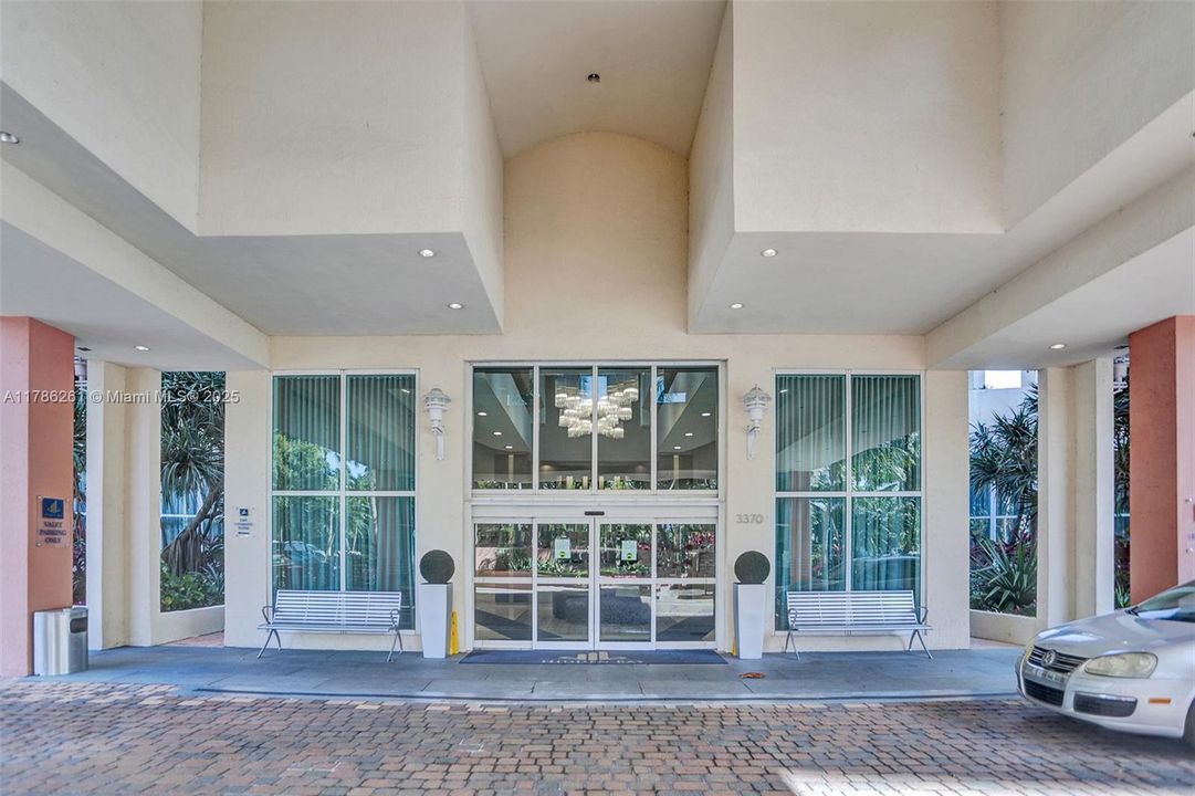 Recently Rented: $3,900 (2 beds, 2 baths, 1660 Square Feet)