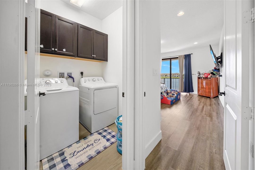 Recently Sold: $699,000 (3 beds, 2 baths, 2025 Square Feet)