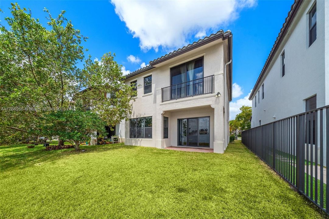 Recently Sold: $699,000 (3 beds, 2 baths, 2025 Square Feet)