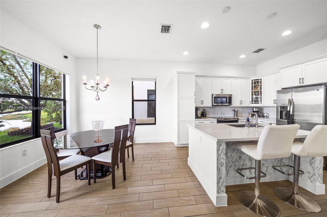 Recently Sold: $699,000 (3 beds, 2 baths, 2025 Square Feet)