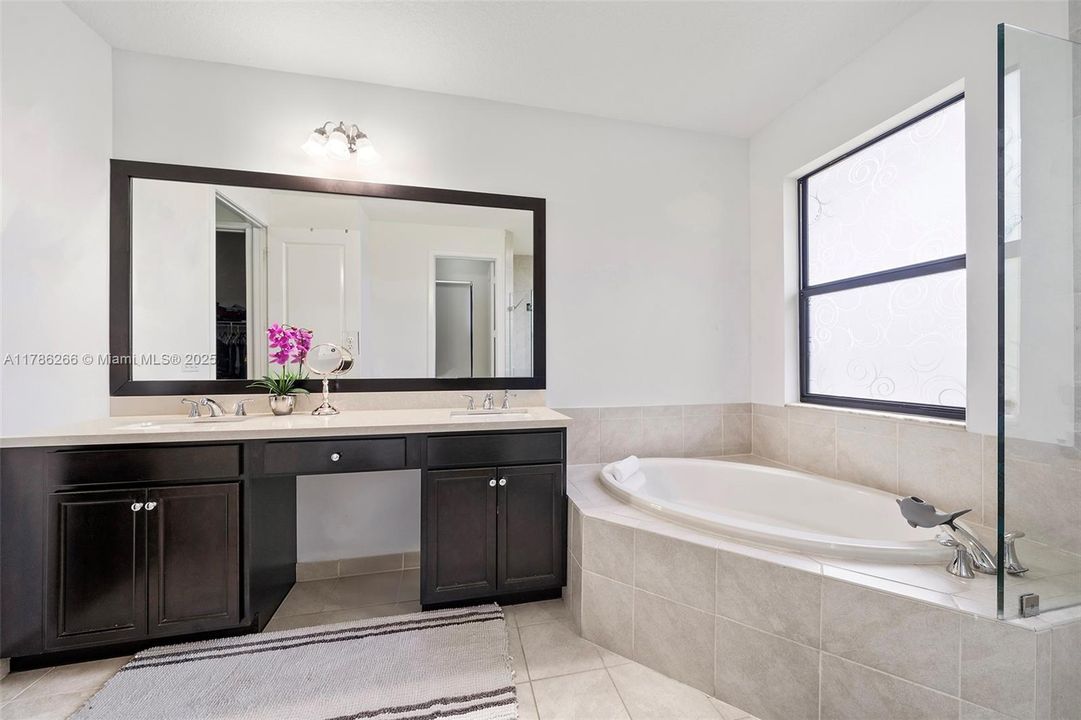 Recently Sold: $699,000 (3 beds, 2 baths, 2025 Square Feet)