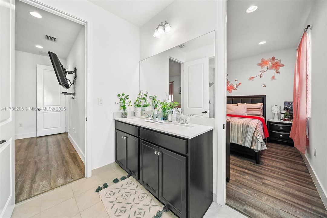 Recently Sold: $699,000 (3 beds, 2 baths, 2025 Square Feet)