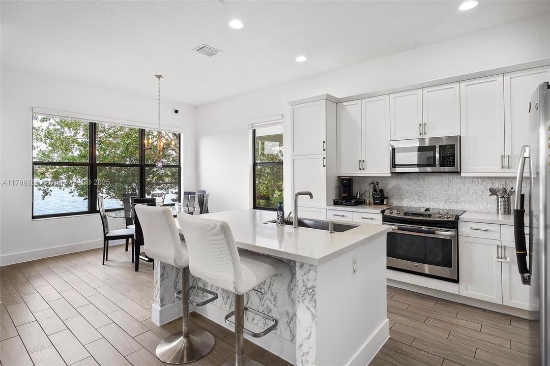 Recently Sold: $699,000 (3 beds, 2 baths, 2025 Square Feet)