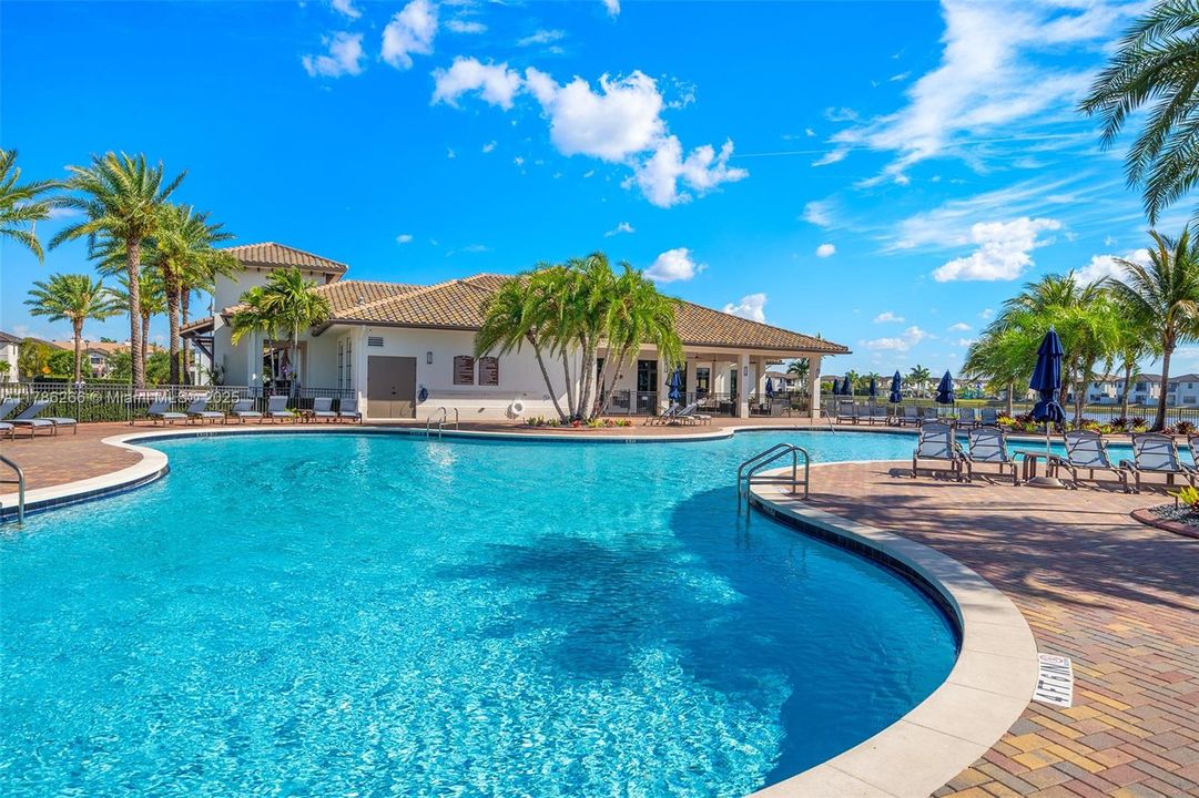 Recently Sold: $699,000 (3 beds, 2 baths, 2025 Square Feet)