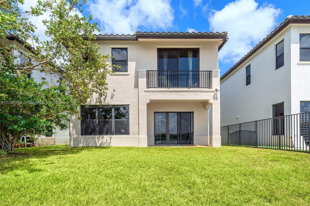 Recently Sold: $699,000 (3 beds, 2 baths, 2025 Square Feet)