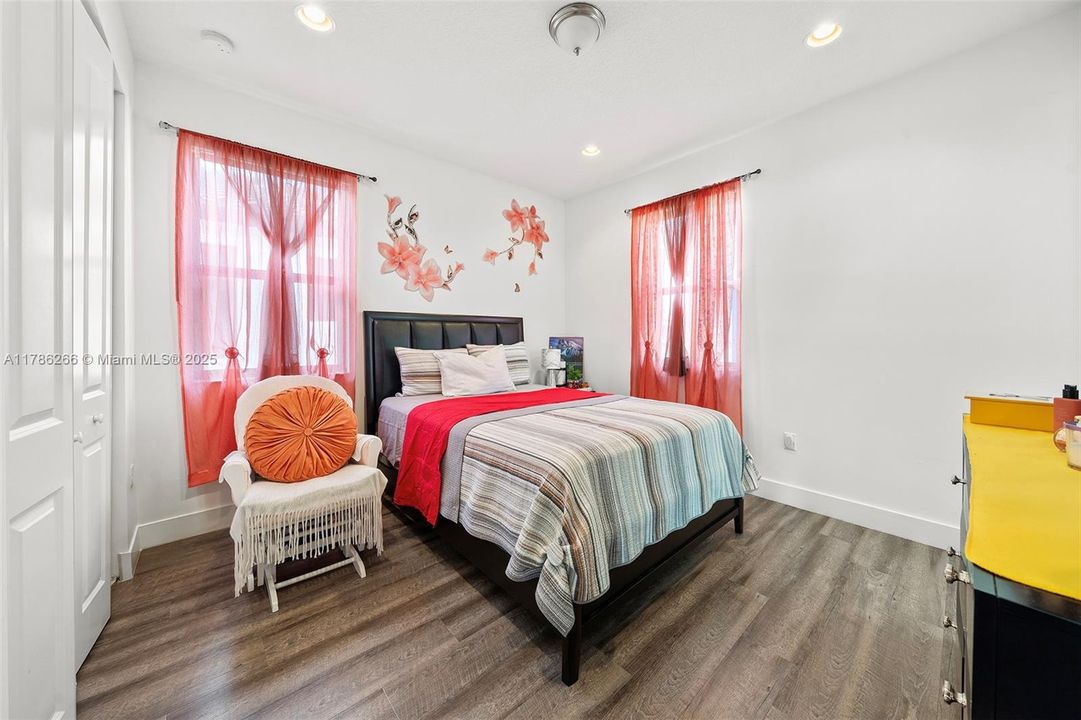 Recently Sold: $699,000 (3 beds, 2 baths, 2025 Square Feet)