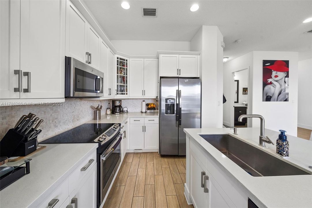 Recently Sold: $699,000 (3 beds, 2 baths, 2025 Square Feet)