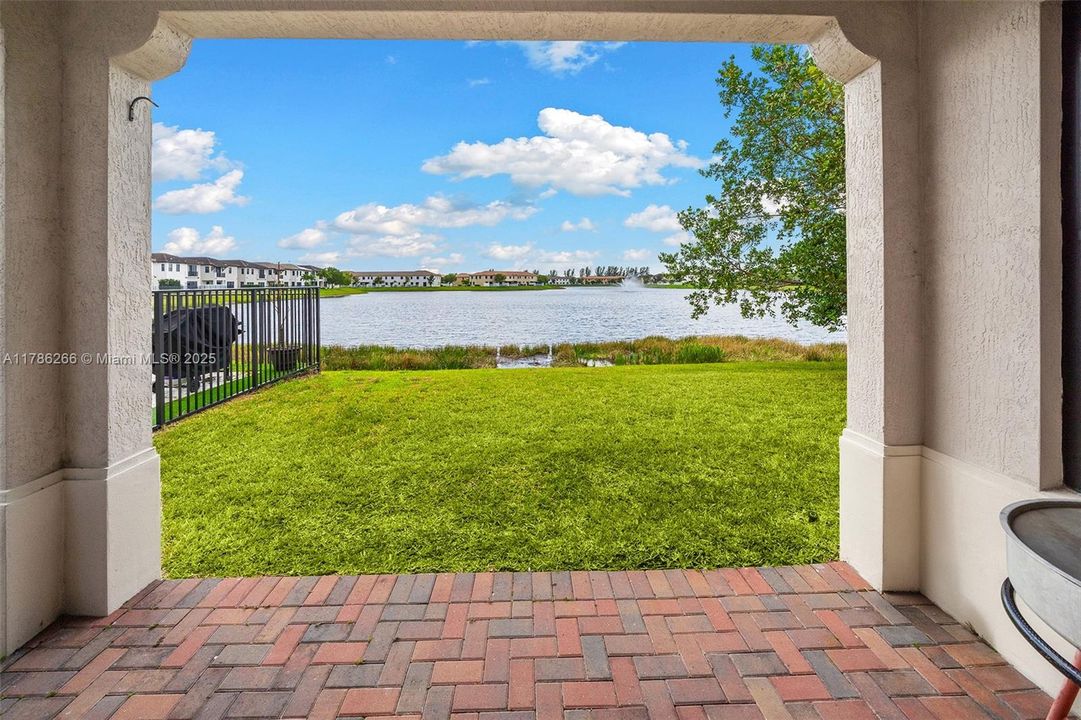 Recently Sold: $699,000 (3 beds, 2 baths, 2025 Square Feet)