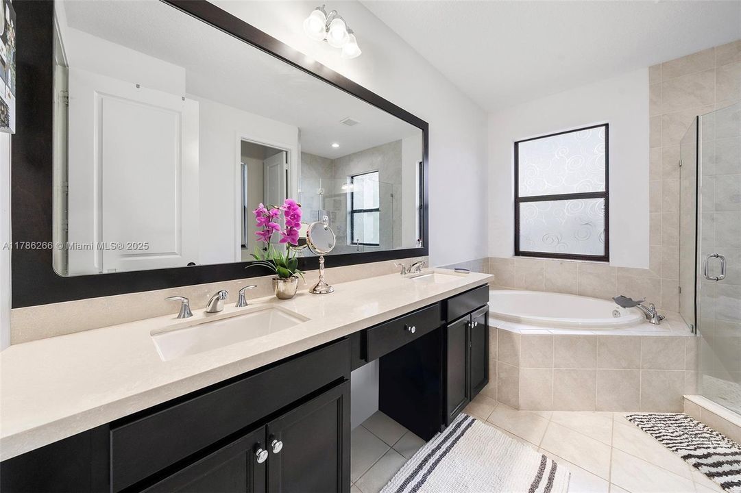 Recently Sold: $699,000 (3 beds, 2 baths, 2025 Square Feet)