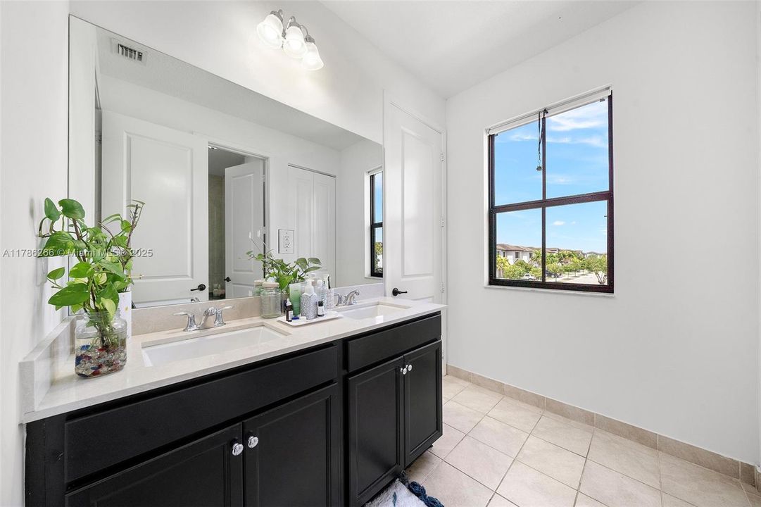 Recently Sold: $699,000 (3 beds, 2 baths, 2025 Square Feet)