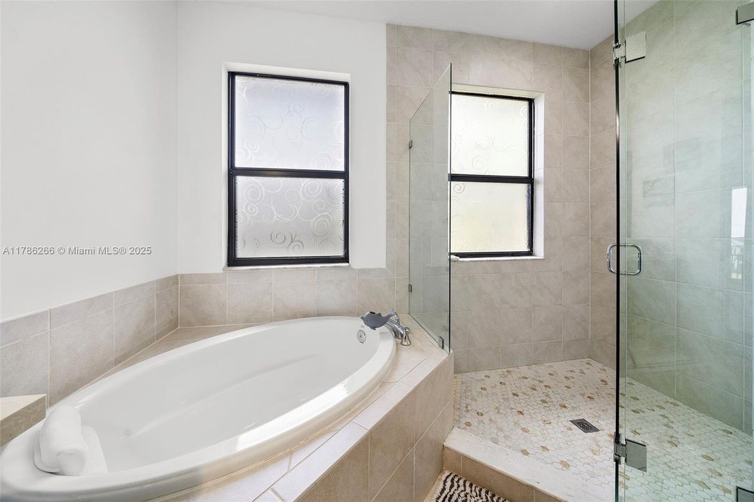 Recently Sold: $699,000 (3 beds, 2 baths, 2025 Square Feet)