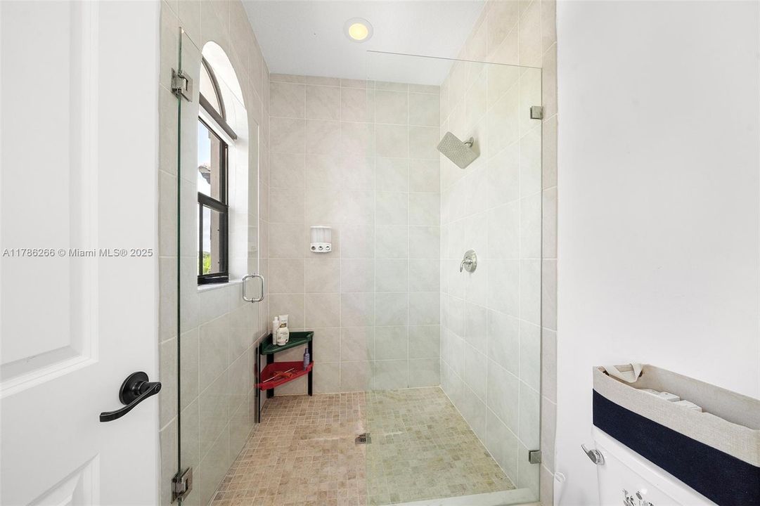 Recently Sold: $699,000 (3 beds, 2 baths, 2025 Square Feet)