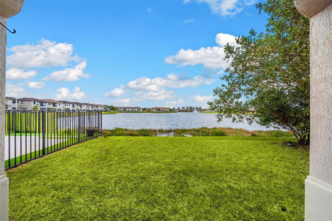 Recently Sold: $699,000 (3 beds, 2 baths, 2025 Square Feet)