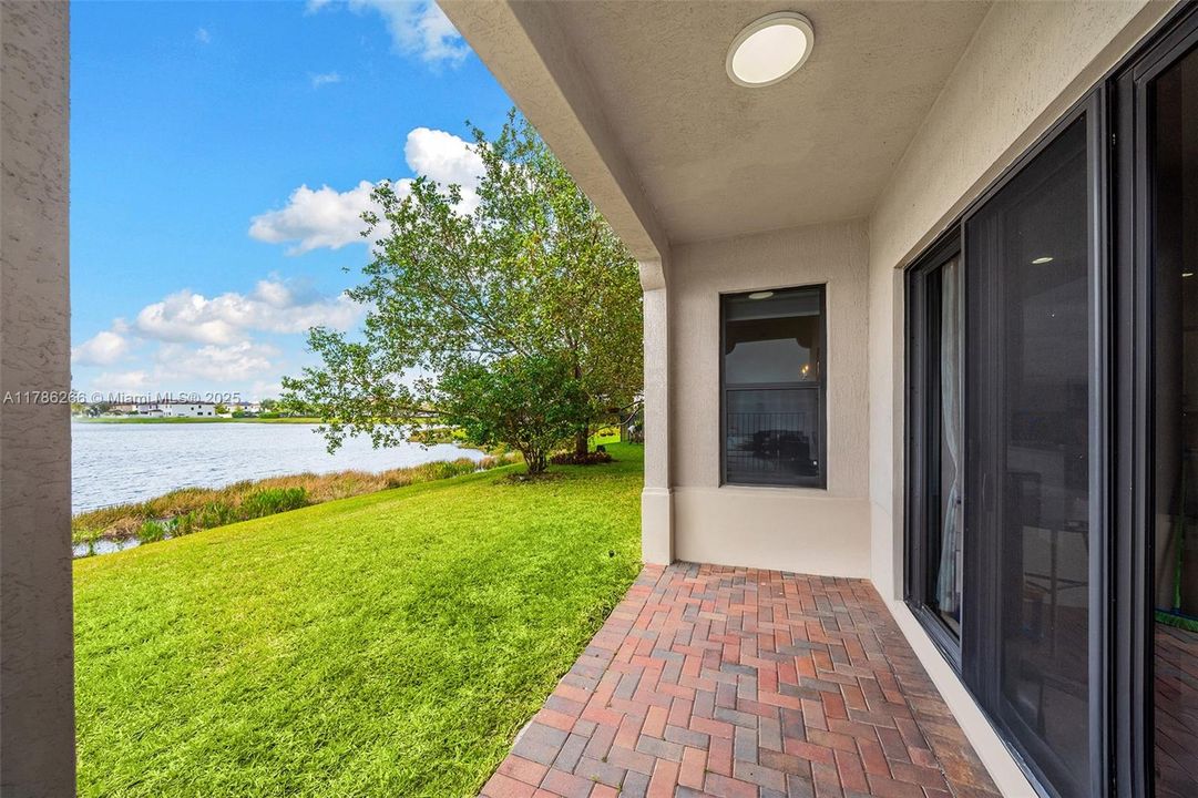 Recently Sold: $699,000 (3 beds, 2 baths, 2025 Square Feet)