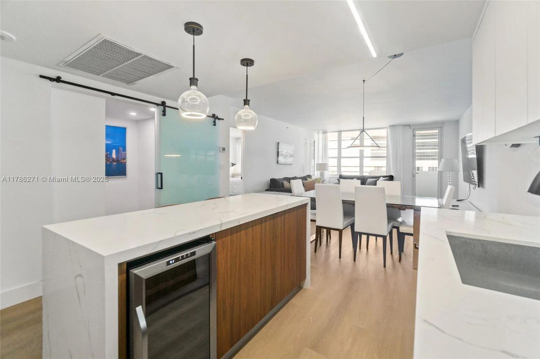 Vendido Recientemente: $760,000 (1 camas, 2 baños, 865 Pies cuadrados)