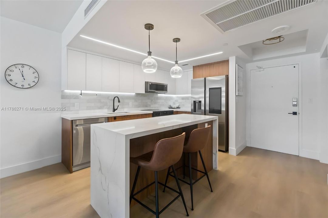 Vendido Recientemente: $760,000 (1 camas, 2 baños, 865 Pies cuadrados)