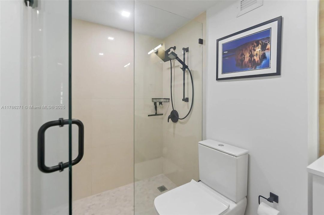 Vendido Recientemente: $760,000 (1 camas, 2 baños, 865 Pies cuadrados)