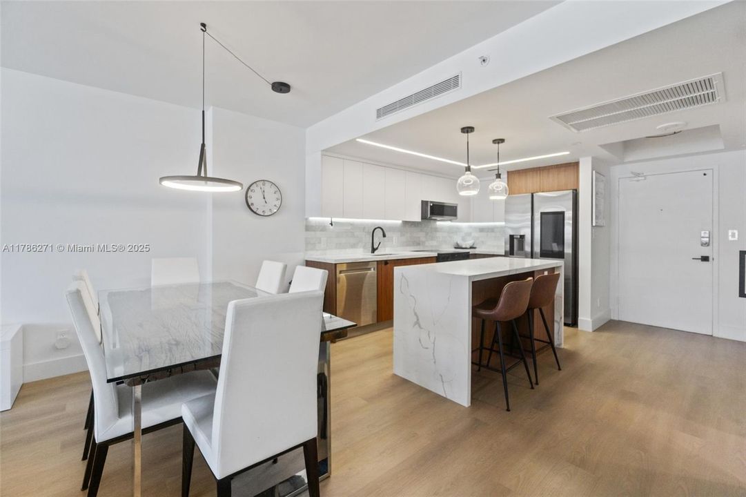 Vendido Recientemente: $760,000 (1 camas, 2 baños, 865 Pies cuadrados)