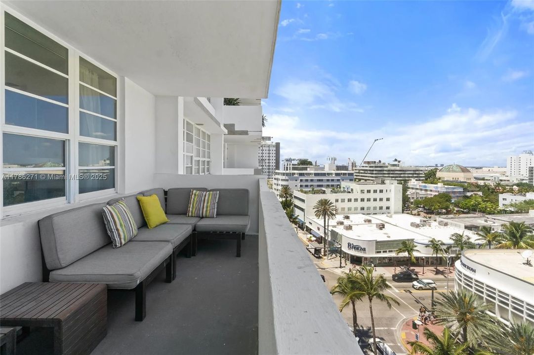 Vendido Recientemente: $760,000 (1 camas, 2 baños, 865 Pies cuadrados)