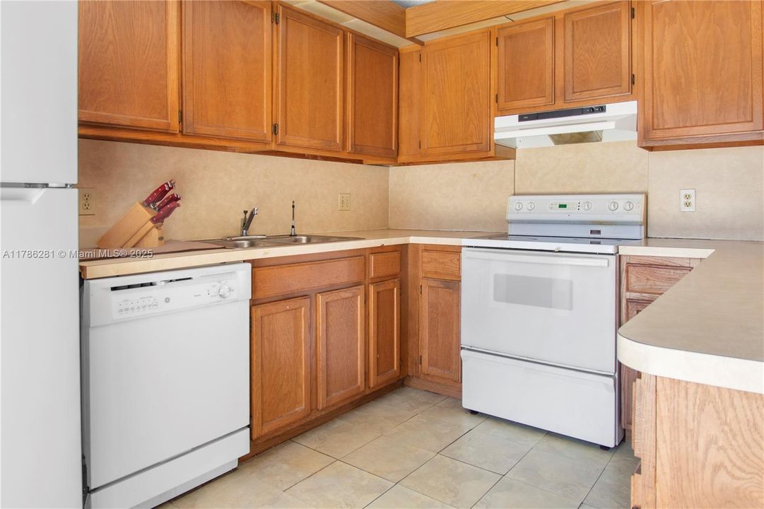 Недавно продано: $375,000 (2 спален, 2 ванн, 1264 Квадратных фут)