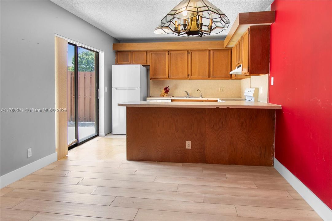 Недавно продано: $375,000 (2 спален, 2 ванн, 1264 Квадратных фут)