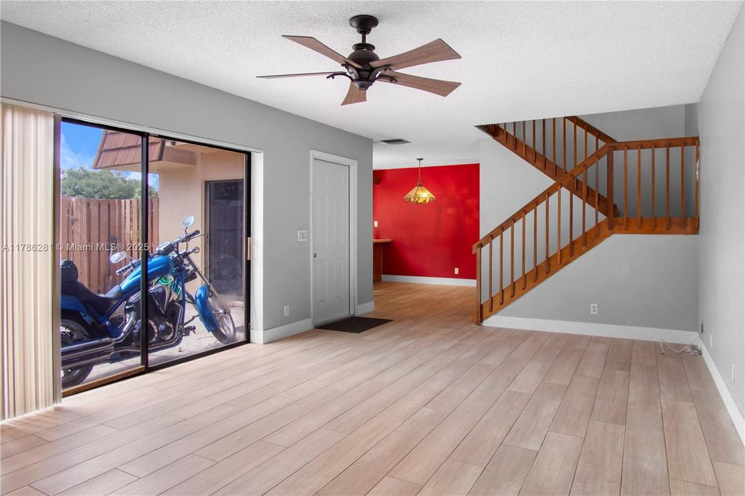 Недавно продано: $375,000 (2 спален, 2 ванн, 1264 Квадратных фут)