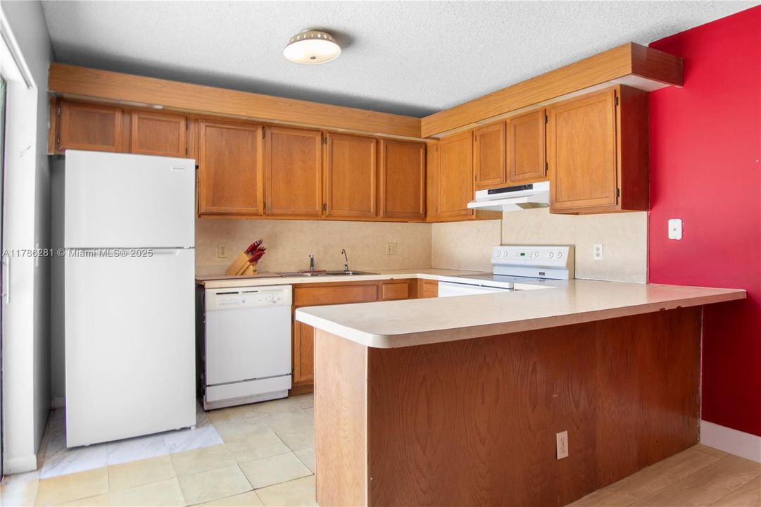 Недавно продано: $375,000 (2 спален, 2 ванн, 1264 Квадратных фут)