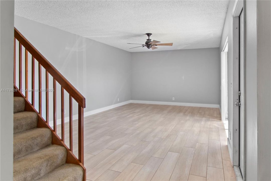 Недавно продано: $375,000 (2 спален, 2 ванн, 1264 Квадратных фут)