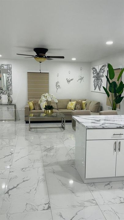 Recientemente alquilado: $1,800 (1 camas, 1 baños, 2236 Pies cuadrados)