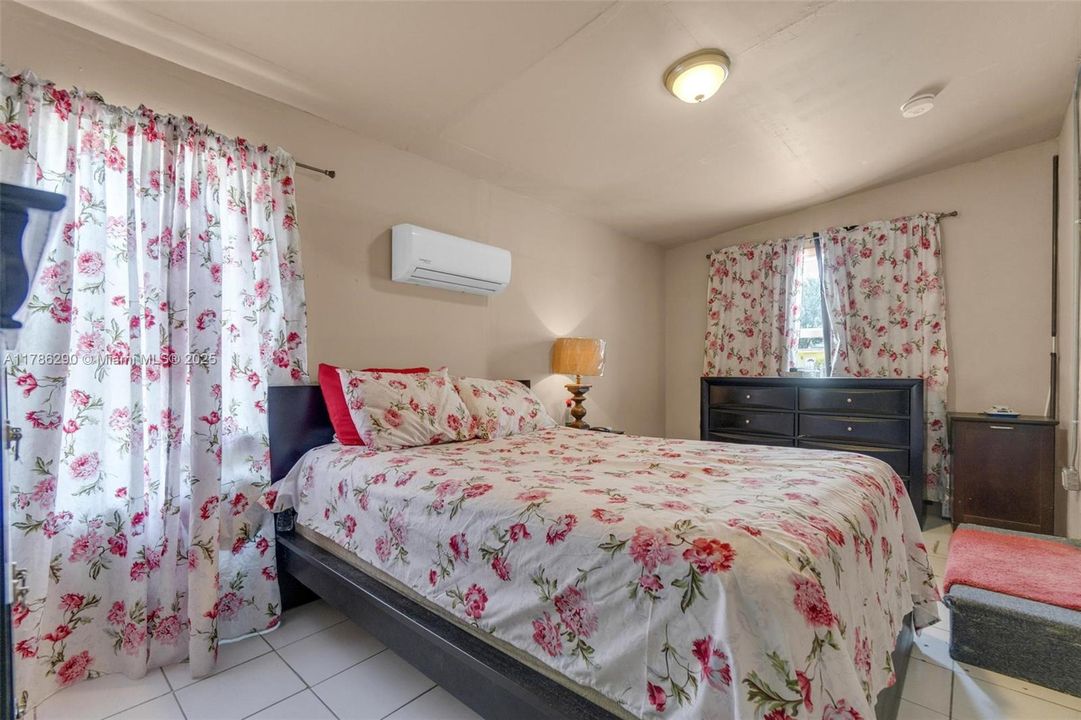 Recently Sold: $640,000 (0 beds, 0 baths, 1258 Square Feet)