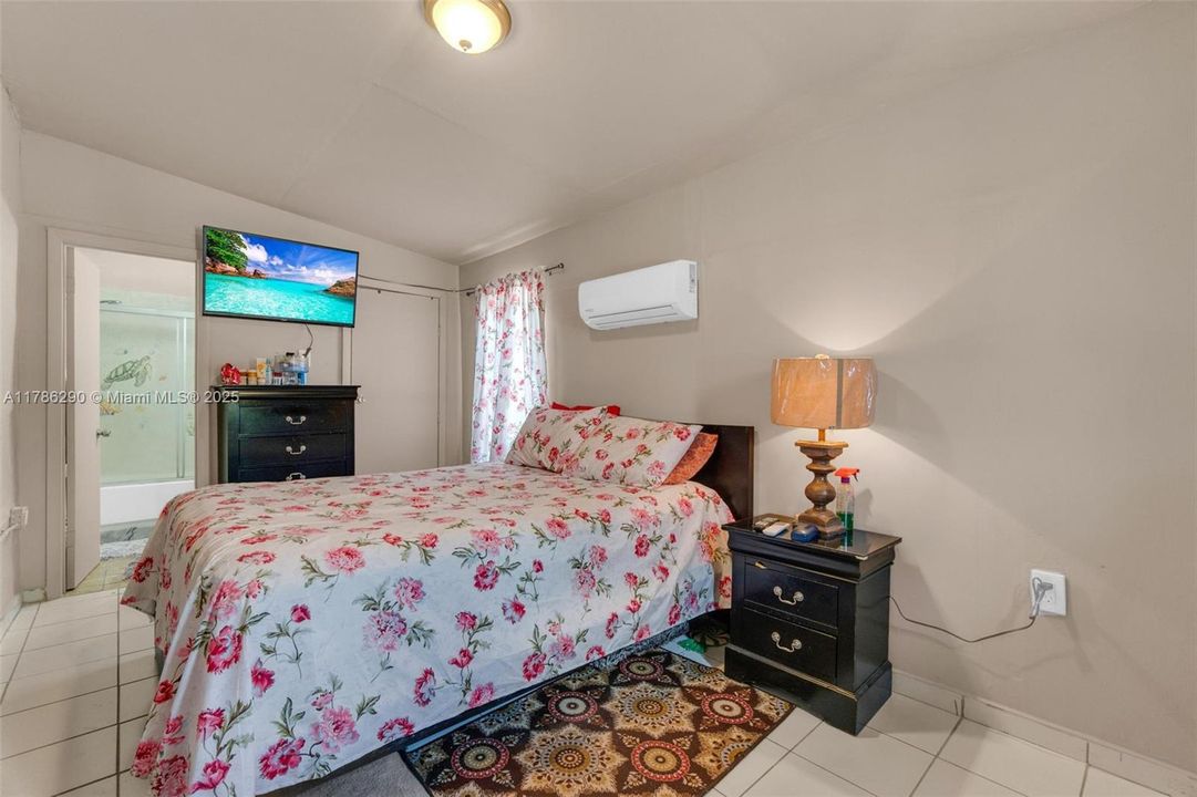 Recently Sold: $640,000 (0 beds, 0 baths, 1258 Square Feet)