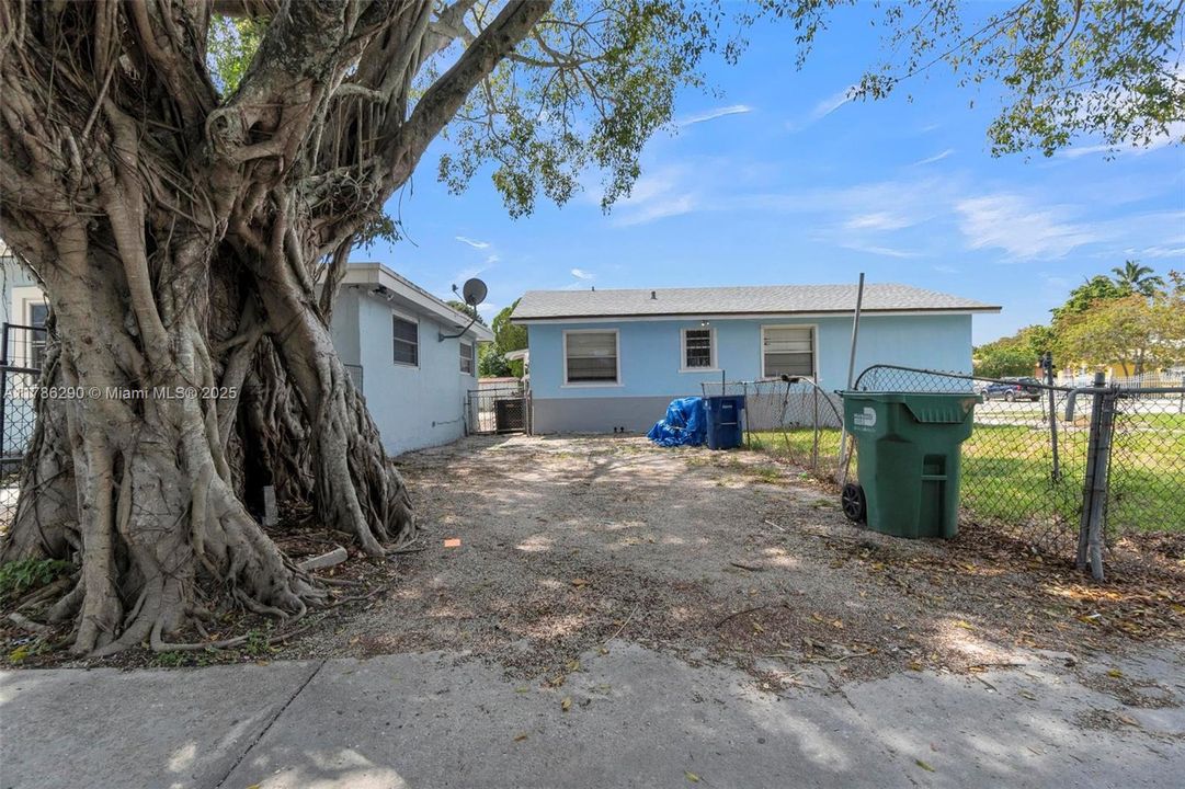 Recently Sold: $640,000 (0 beds, 0 baths, 1258 Square Feet)