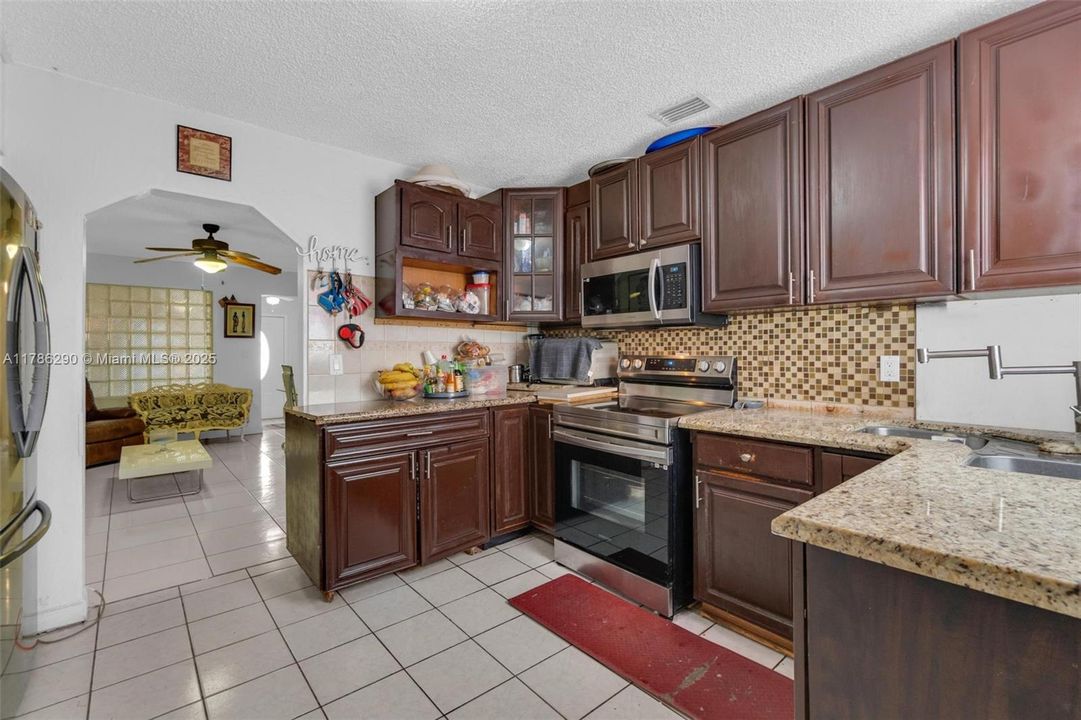 Recently Sold: $640,000 (0 beds, 0 baths, 1258 Square Feet)