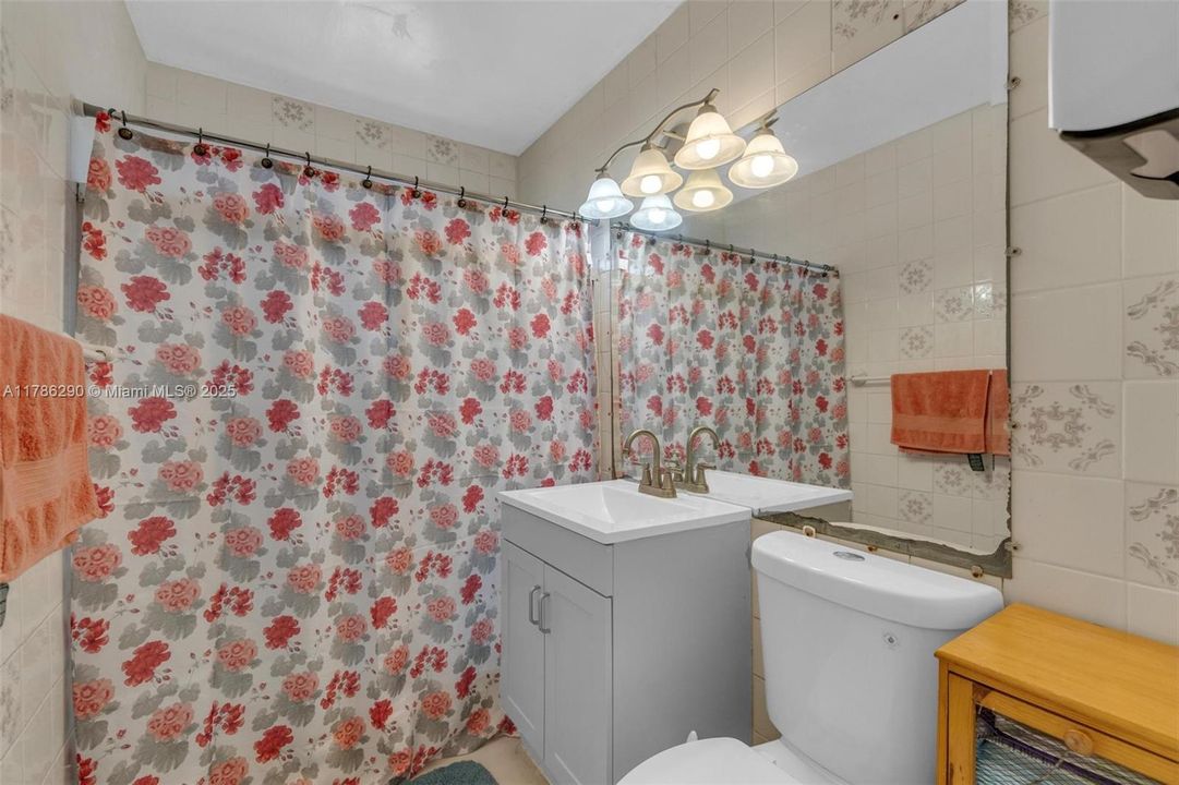 Recently Sold: $640,000 (0 beds, 0 baths, 1258 Square Feet)