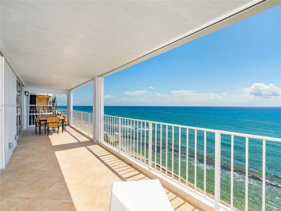 合同活跃: $1,450,000 (3 贝兹, 3 浴室, 3086 平方英尺)