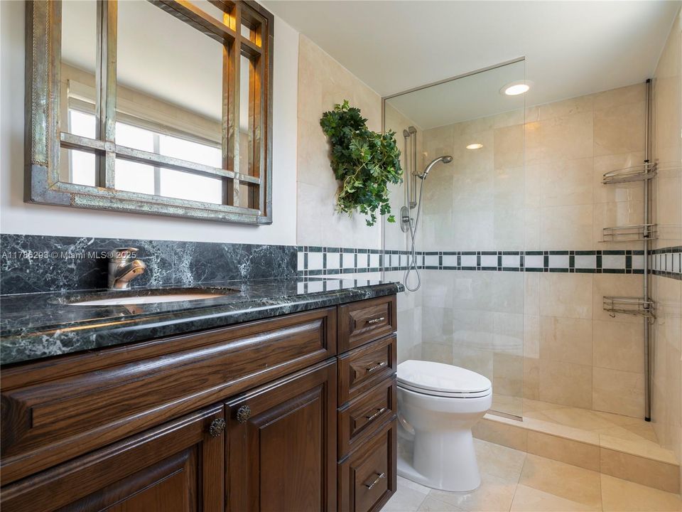 合同活跃: $1,450,000 (3 贝兹, 3 浴室, 3086 平方英尺)