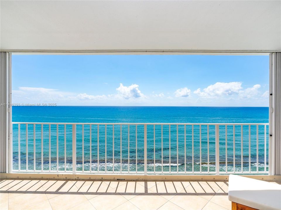 合同活跃: $1,450,000 (3 贝兹, 3 浴室, 3086 平方英尺)