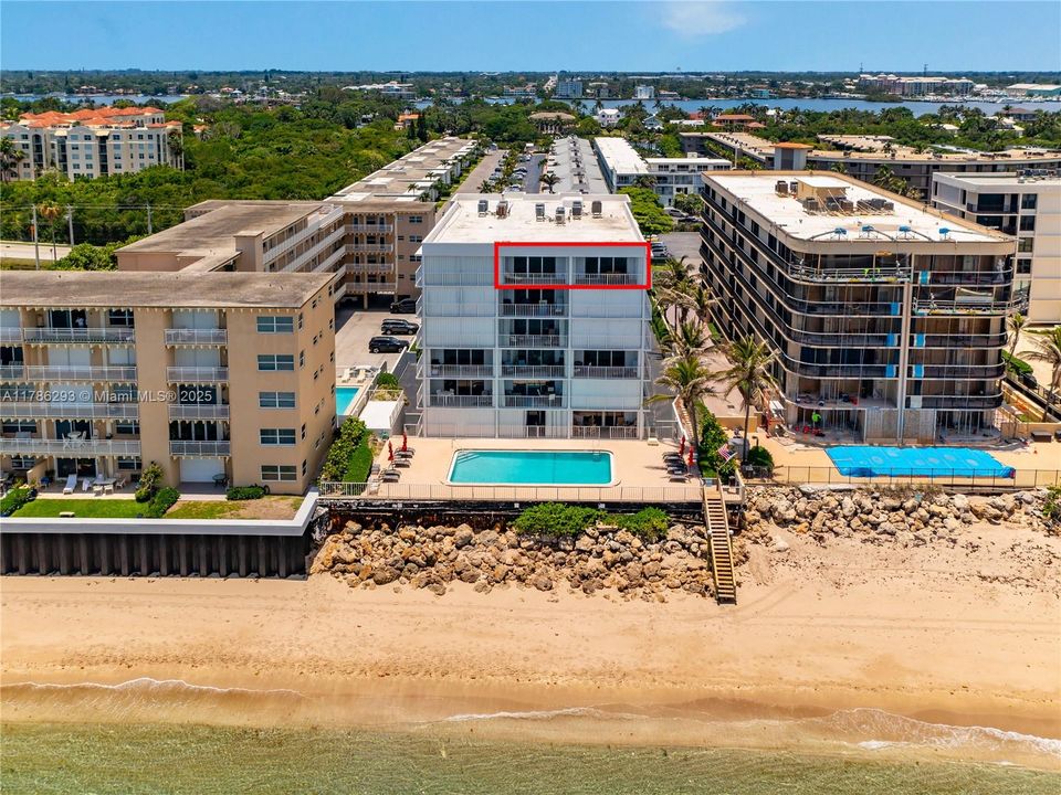 合同活跃: $1,450,000 (3 贝兹, 3 浴室, 3086 平方英尺)