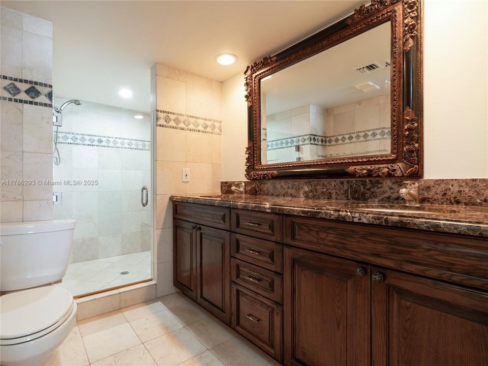 合同活跃: $1,450,000 (3 贝兹, 3 浴室, 3086 平方英尺)