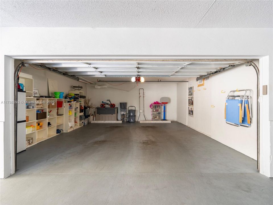 合同活跃: $1,450,000 (3 贝兹, 3 浴室, 3086 平方英尺)