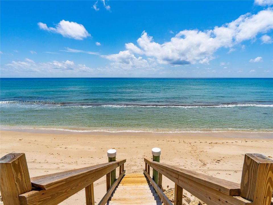 合同活跃: $1,450,000 (3 贝兹, 3 浴室, 3086 平方英尺)