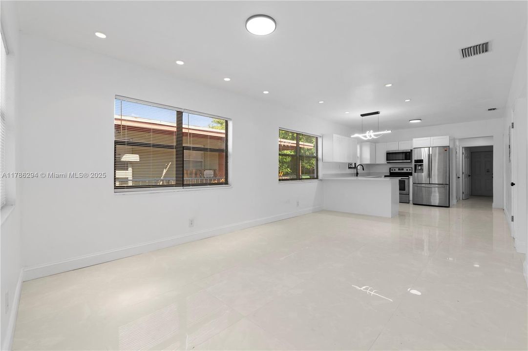 Недавно продано: $469,000 (3 спален, 2 ванн, 1463 Квадратных фут)