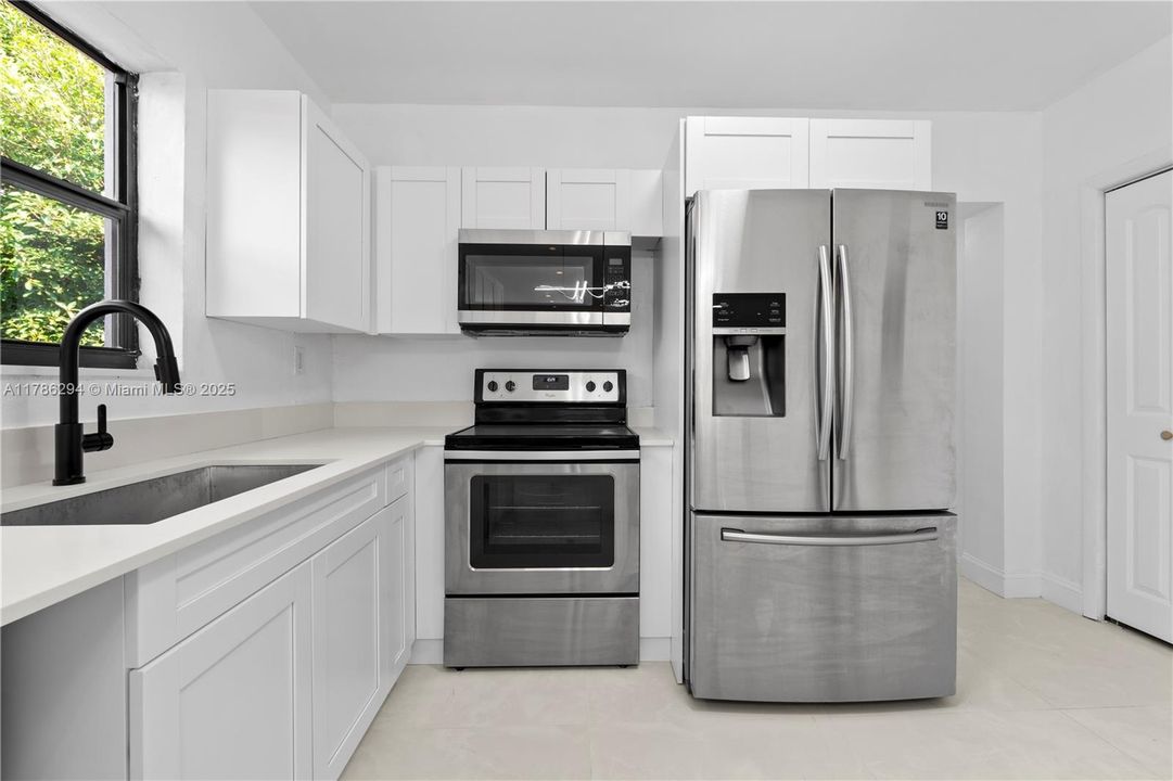 Недавно продано: $469,000 (3 спален, 2 ванн, 1463 Квадратных фут)