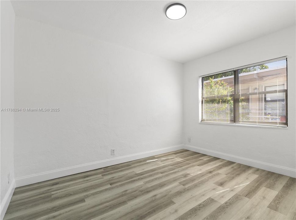 Недавно продано: $469,000 (3 спален, 2 ванн, 1463 Квадратных фут)