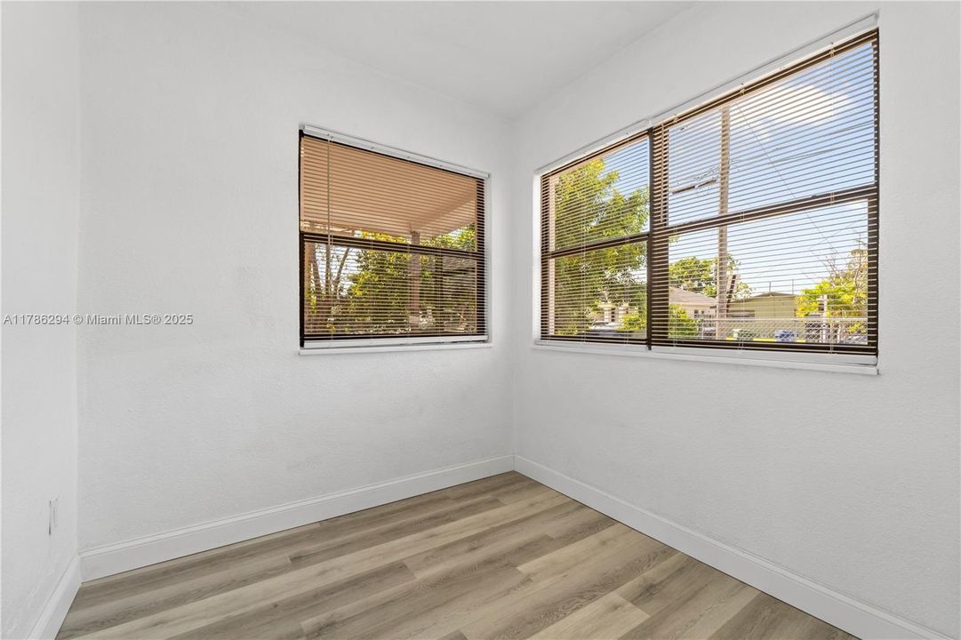 Недавно продано: $469,000 (3 спален, 2 ванн, 1463 Квадратных фут)