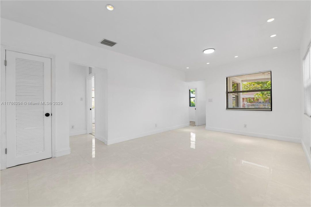 Недавно продано: $469,000 (3 спален, 2 ванн, 1463 Квадратных фут)