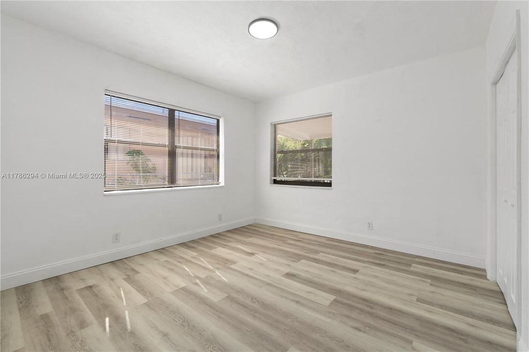 Недавно продано: $469,000 (3 спален, 2 ванн, 1463 Квадратных фут)