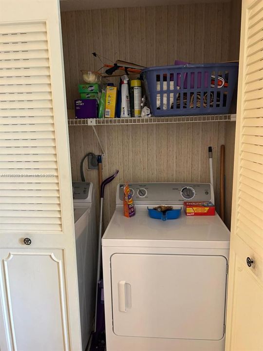 Recently Sold: $285,000 (2 beds, 2 baths, 1580 Square Feet)